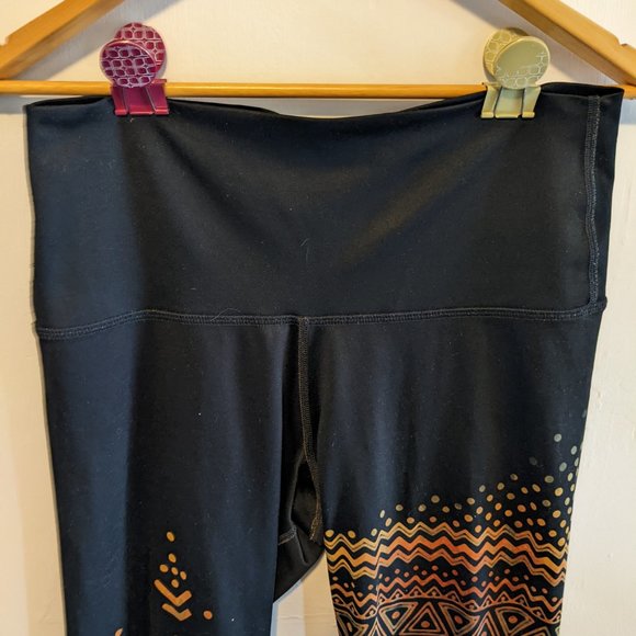 Mika Yoga Wear Henna Mandala contrast leggings - Picture 5 of 9